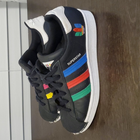 Adidas Originals Superstar Black Green Red Kids Size 4 - Picture 3 of 8